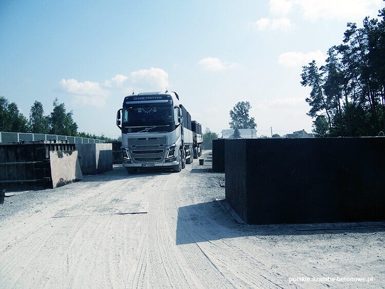 Transport szamb betonowych  w Płońsku